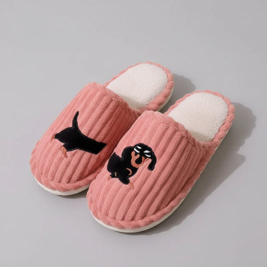 Chaussons motif chien teckel en rose avec douillette et broderie amusante