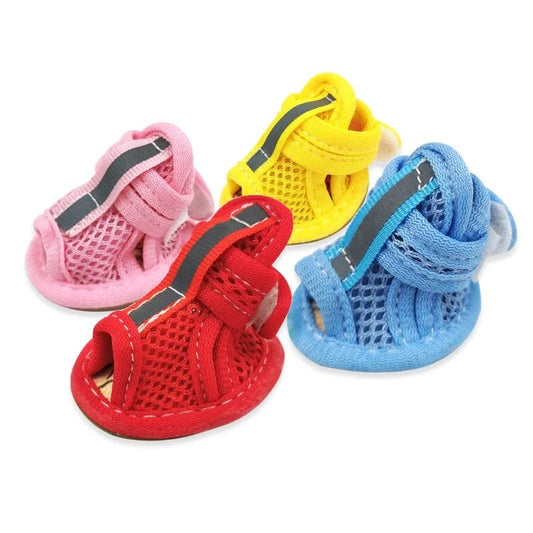 Chaussures été chien en maille respirante disponibles en rose, jaune, rouge et bleu