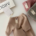 Load image into Gallery viewer, Chemise élégante pour chien en tissu texturé avec boutons et design confortable par Oscar et Plume
