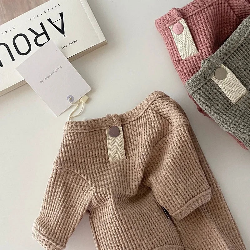 Chemise élégante pour chien en tissu texturé avec boutons et design confortable par Oscar et Plume