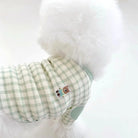 T-shirt pour chien confortable à carreaux verts et blancs avec petit motif ours brodé