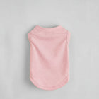 T-shirt pour chien petit rose à motif léger de la marque Oscar et Plume sur cintre perlé