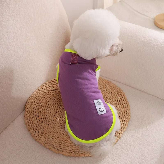 Tee-shirt chien léger en violet avec des accents fluorescents pour les chiens heureux