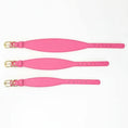 Load image into Gallery viewer, collier et laisse lévrier Oscar et Plume trois colliers roses en cuir profilés avec boucles dorées
