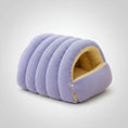 Carica l'immagine nel visualizzatore della galleria, Cocon chaud pour chat en tissu doux violet avec intérieur confortable et rembourré
