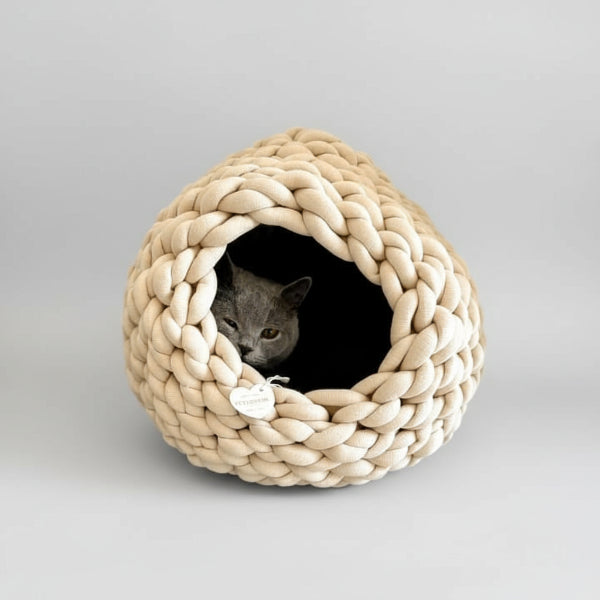 Cocon en coton biologique pour chat de Oscar et Plume, doux et confortable, parfait pour le repos des félins