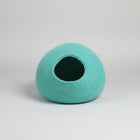 Deux cocons en laine mérinos pour chat de couleur turquoise et violet pour un nid douillet