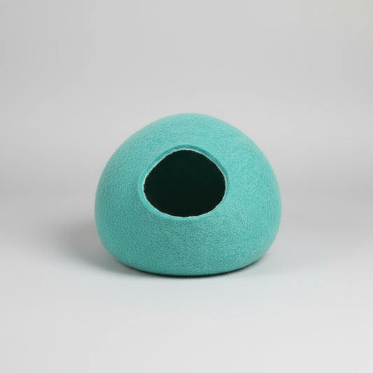 Deux cocons en laine mérinos pour chat de couleur turquoise et violet pour un nid douillet