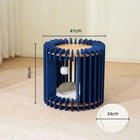 Cocon pour chat design bleu marine avec structure en bois et coussin blanc moelleux d'Oscar et Plume