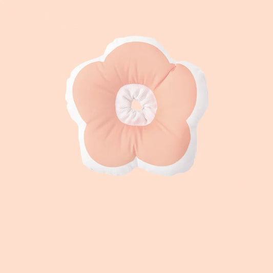 Collerette imperméable pour chat en forme de fleur couleur pêche signée Oscar et Plume