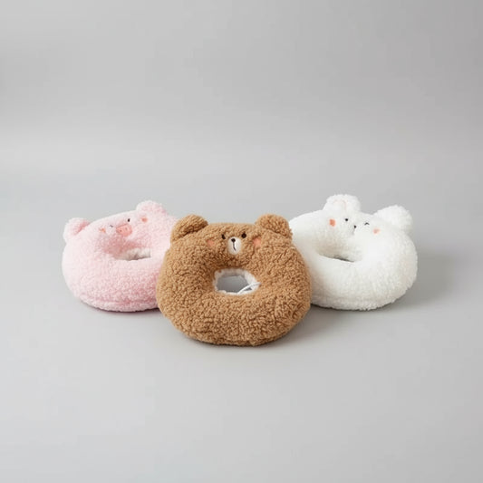 Trois collerettes pour chat en peluche avec des motifs d'ours, de cochon et de chat, confortables et mignonnes
