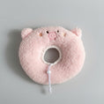 Charger l'image dans la visionneuse de la galerie, Collerette pour chat en forme de cochon en peluche rose avec un design doux et confortable
