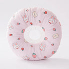 Collerette réglable pour chat en tissu rose avec motifs de lapins et fraises, confortable et esthétique.