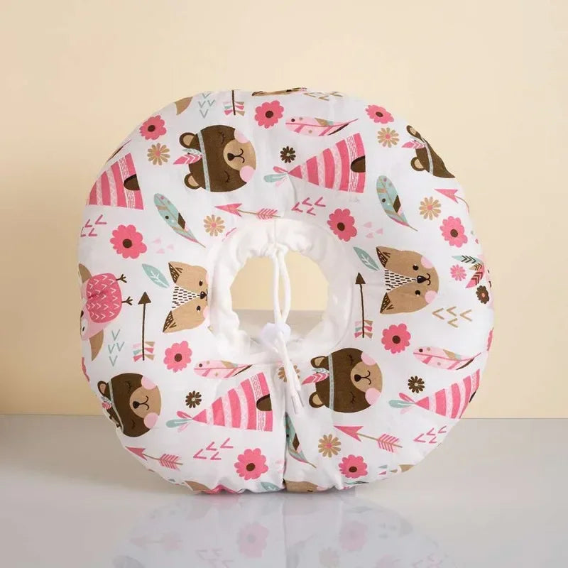 Collerette réglable pour chat avec motif d'ours coloré et fleurs, idéale pour le confort de votre animal