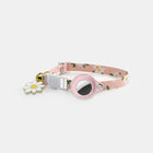 Collier avec porte-Airtag rose à motif fleurs blanches et médaille marguerite pour chat