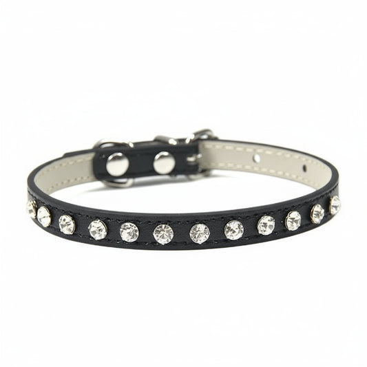 Collier brillant petit chien noir avec strass scintillants et boucle argentée par Oscar et Plume
