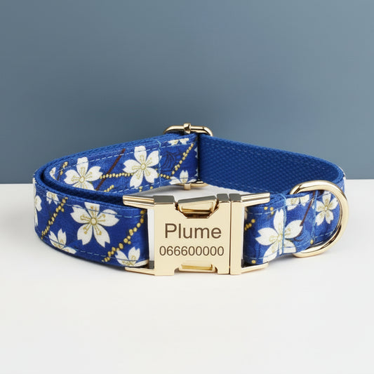 Collier chien personnalisable avec motif fleuri et boucle dorée pour un style unique