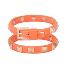 Collier clouté pour chat orange en cuir avec clous dorés pour un style tendance