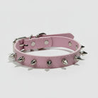 Collier clouté pour chien rose avec pics métalliques argentés de la marque Oscar et Plume
