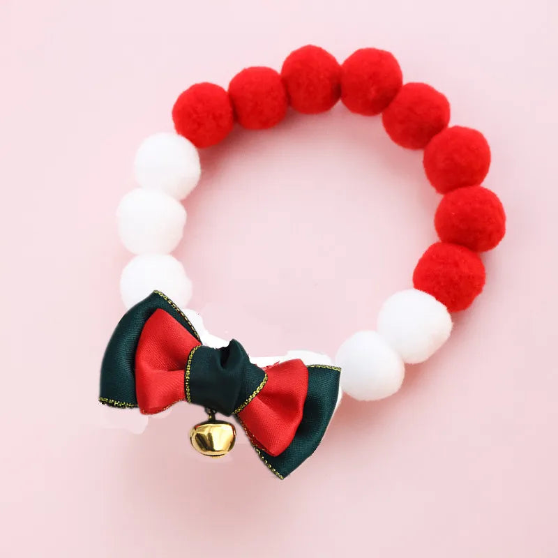 Collier de Noël pour chat et chien avec pompons rouges et blancs et un nœud décoratif