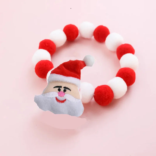 Collier de Noël pour chat et chien en pompons rouges et blancs avec un motif de père Noël.