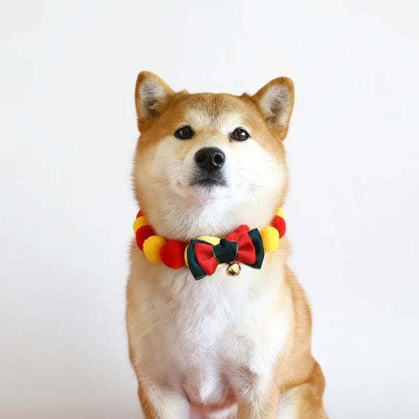 Collier de Noël pour chat et chien avec pompons colorés et nœud élégant pour les fêtes