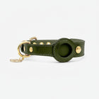 Collier en cuir avec emplacement Airtag vert avec clous dorés pour chien élégant