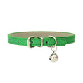 Load image into Gallery viewer, Collier en cuir durable avec clochette Oscar et Plume Vert / XS
