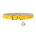 Load image into Gallery viewer, Collier en cuir durable avec clochette Oscar et Plume Jaune clair / XS
