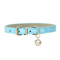 Load image into Gallery viewer, Collier en cuir durable avec clochette Oscar et Plume Turquoise / XS
