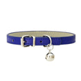 Load image into Gallery viewer, Collier en cuir durable avec clochette Oscar et Plume Bleu marine / XS
