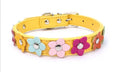 Charger l'image dans la visionneuse de la galerie, Collier en cuir durable motif Fleurs (1 rang) Oscar et Plume Jaune / XS
