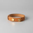 Collier en cuir fait main pour chat en cuir beige avec boutons métalliques élégants