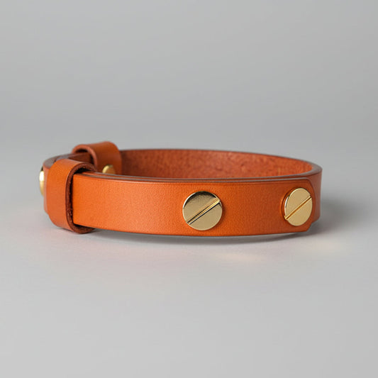 Collier en cuir fait main pour chat, couleur orange avec boutons dorés pour un style élégant