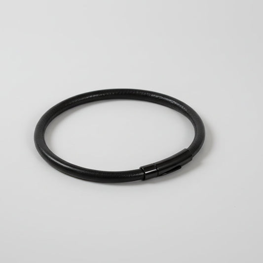 Collier en cuir pour chat noir, design élégant avec fermoir facile à utiliser