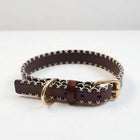Collier en cuir pour chien marron avec des coutures blanches et boucle en métal doré