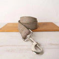 Load image into Gallery viewer, Collier en tissu personnalisable pour chien Oscar et Plume Laisse beige / XS
