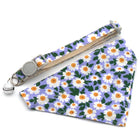 Collier et bandana petit chien fleur bleu et blanc avec clochette par Oscar et Plume