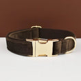 Load image into Gallery viewer, Collier en velours pour chien Oscar et Plume Collier Marron / XS
