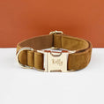 Load image into Gallery viewer, Collier en velours pour chien Oscar et Plume Collier Caramel / XS
