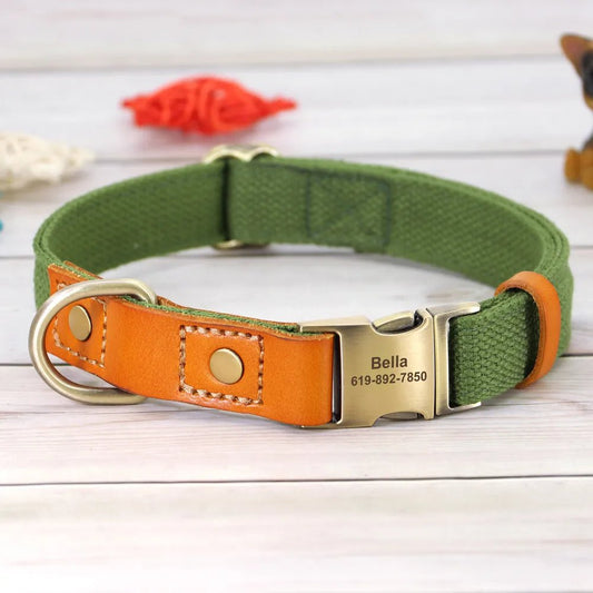 Collier et laisse personnalisable chien en tissu vert et cuir orange avec fermeture gravée par Oscar et Plume