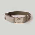 Load image into Gallery viewer, Collier et laisse personnalisable pour chien en tissu beige avec boucle métal gravée Oscar et numéro de téléphone
