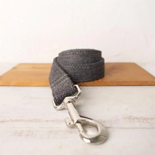 Collier et laisse personnalisable pour chien en tissu gris foncé avec attache métallique argentée