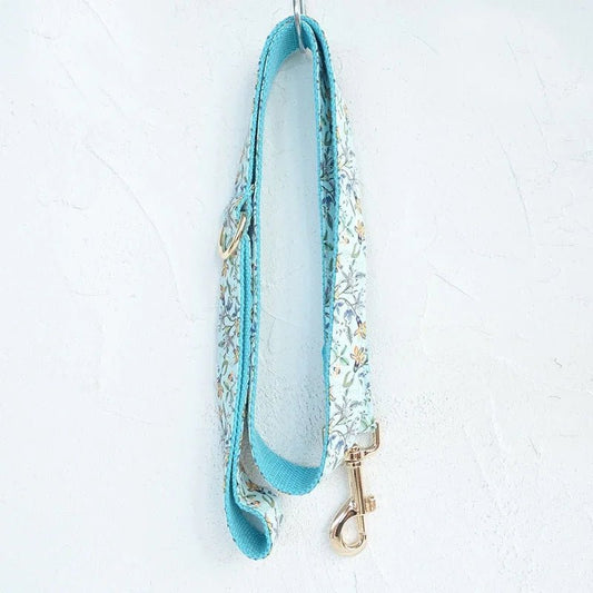 Laisse bleue à motifs floraux pour chien de Oscar et Plume, collier et laisse personnalisable pour chien