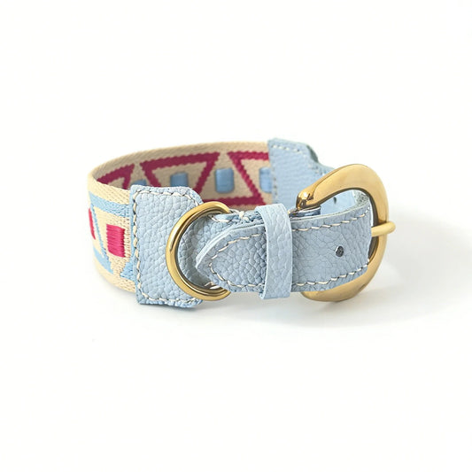 Collier et laisse pour chien en cuir bleu avec motifs colorés et boucle dorée