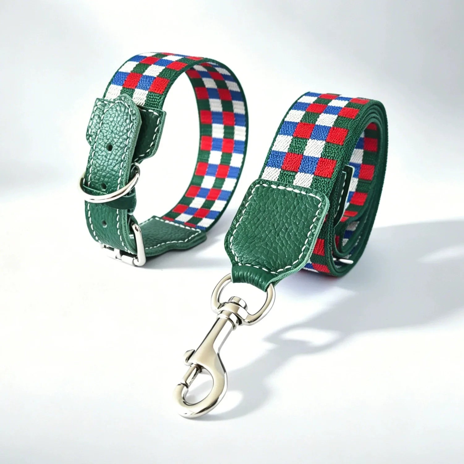 Collier large pour chien en cuir vert avec motif à carreaux coloré et fermoir en métal durable