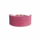 collier large pour chien en cuir suede rose velours avec boucle doree or et couture decorative Oscar et Plume