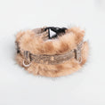 Charger l'image dans la visionneuse de la galerie, Collier lévrier en fausse fourrure Oscar et Plume, élégant et doux pour les chiens de race lévrier
