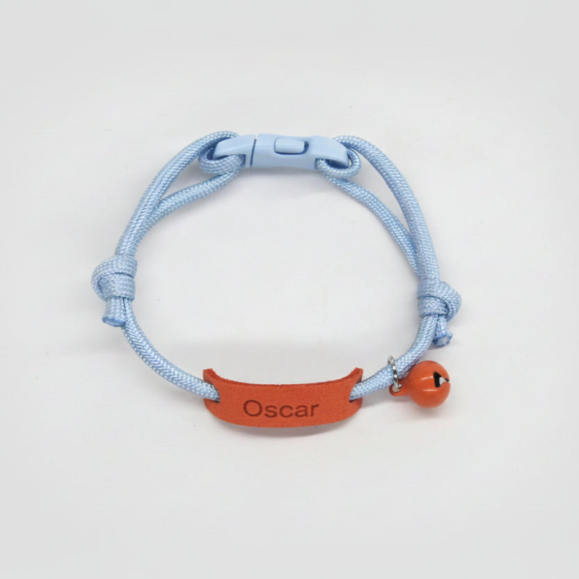 Collier personnalisable pour chien et chat avec étiquette en cuir orange et cloche en métal