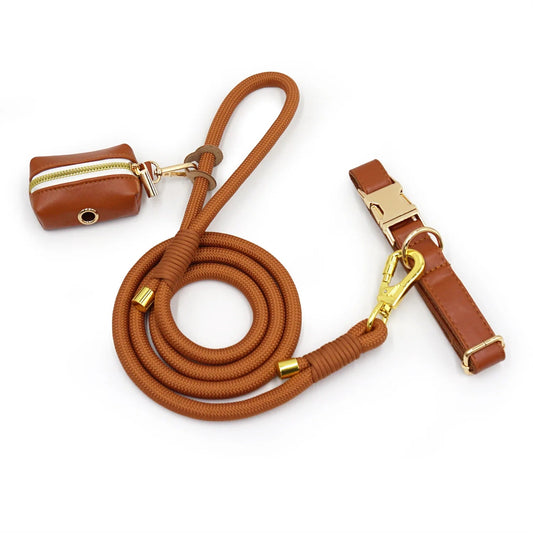 Collier personnalisable pour chien en cuir marron avec laisse et sac à déjections assorti